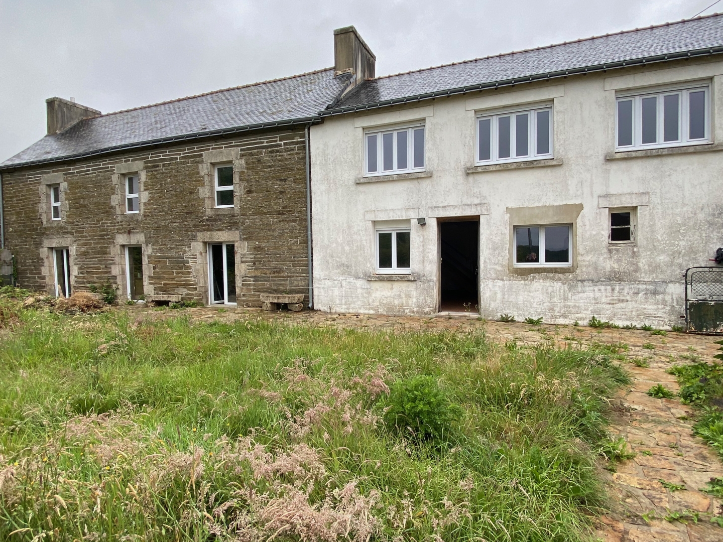 Ensemble immobilier à fort potentiel: 2 maisons modulable à Scaer