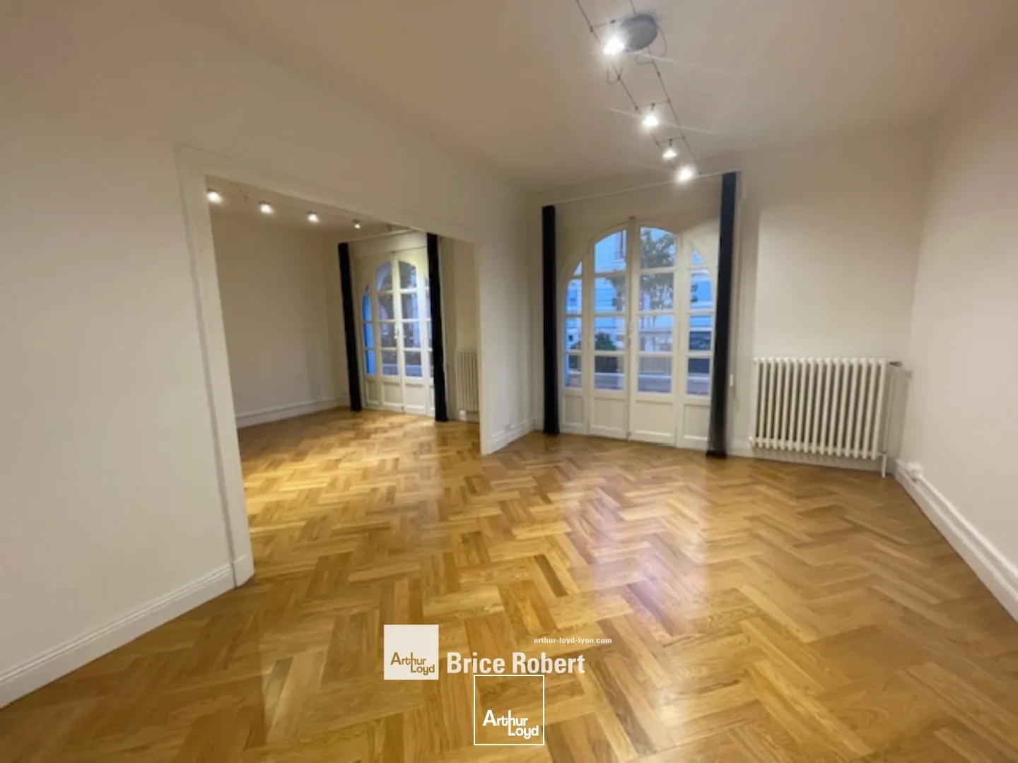 Bureaux à vendre à Lyon 6ème avec parquet authentique et emplacement prestigieux