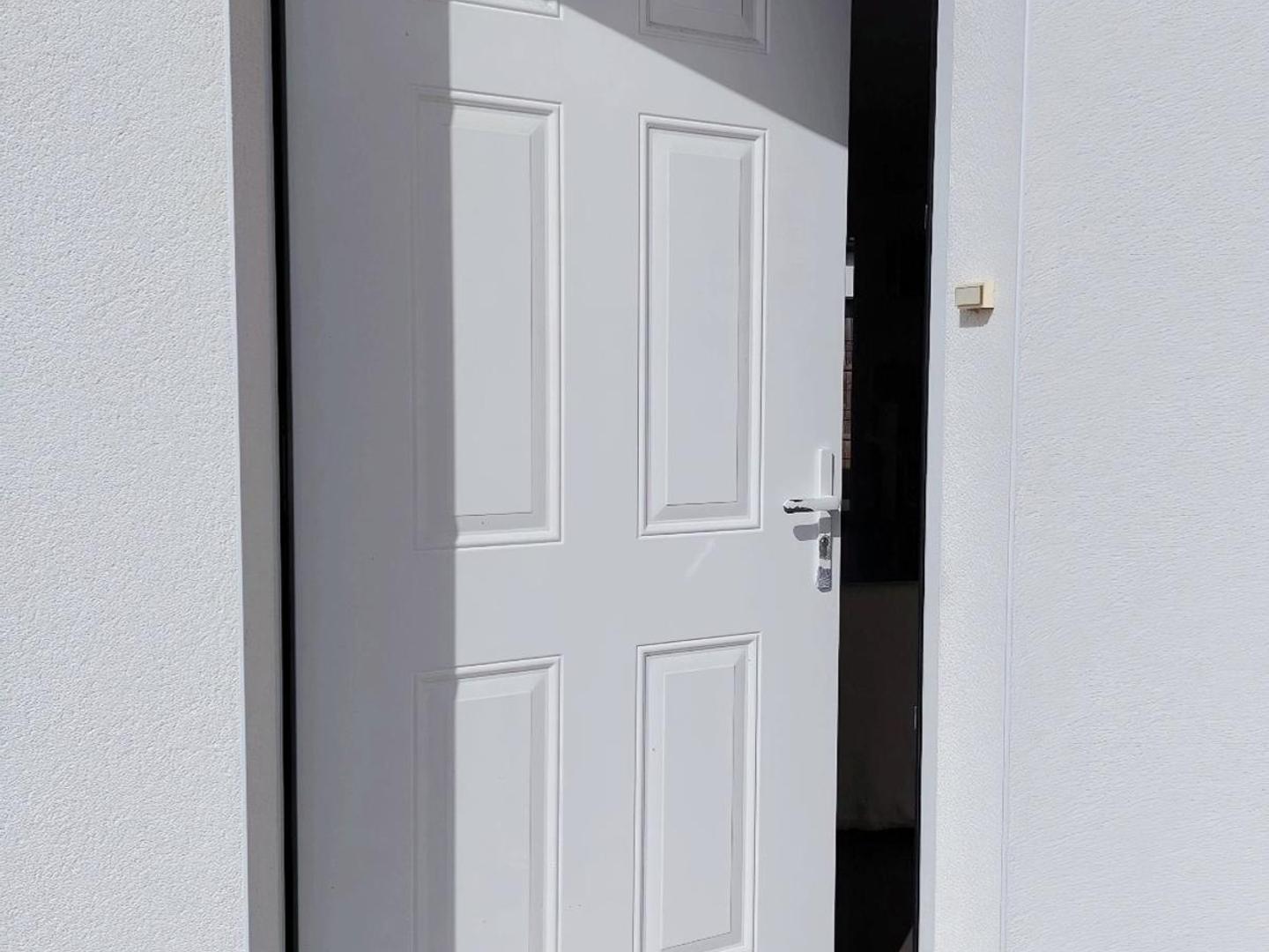 Maison de plain pied avec garage et jardin, au calme.