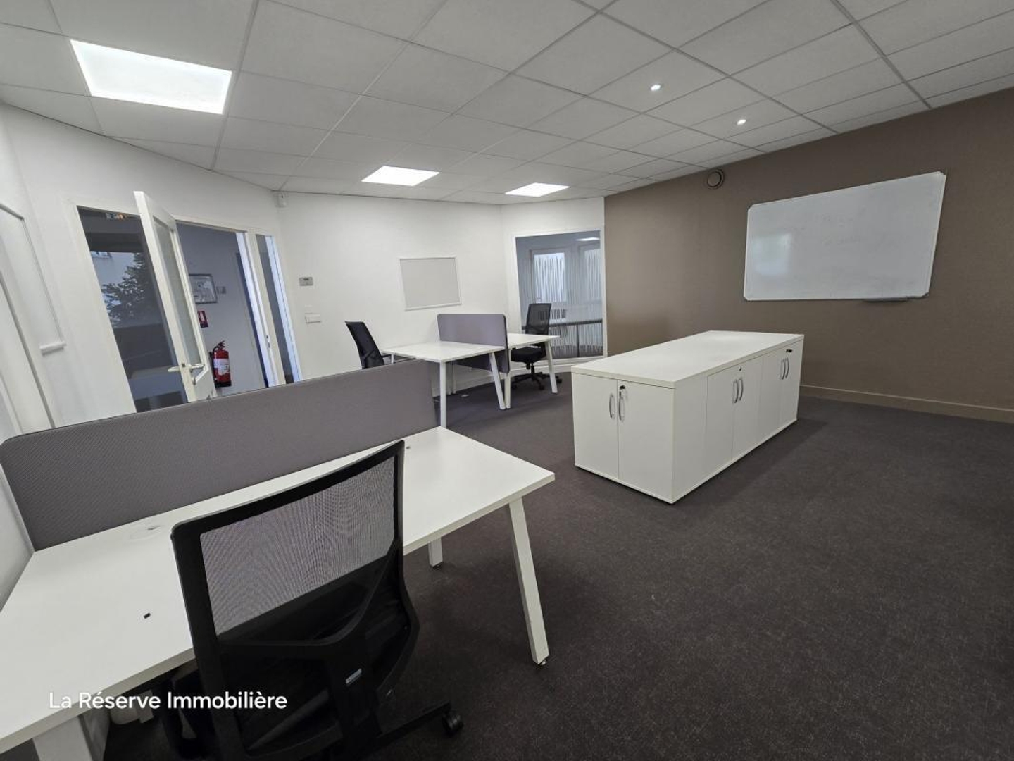 À vendre à Nîmes: Locaux commerciaux- professionnels avenue J