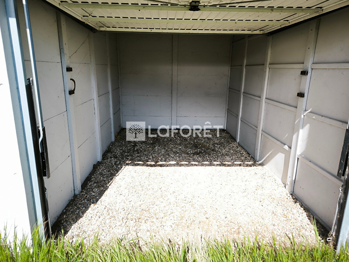 Parking / garage / box à vendre - 15m2 - Mantes-La-Jolie (78200)