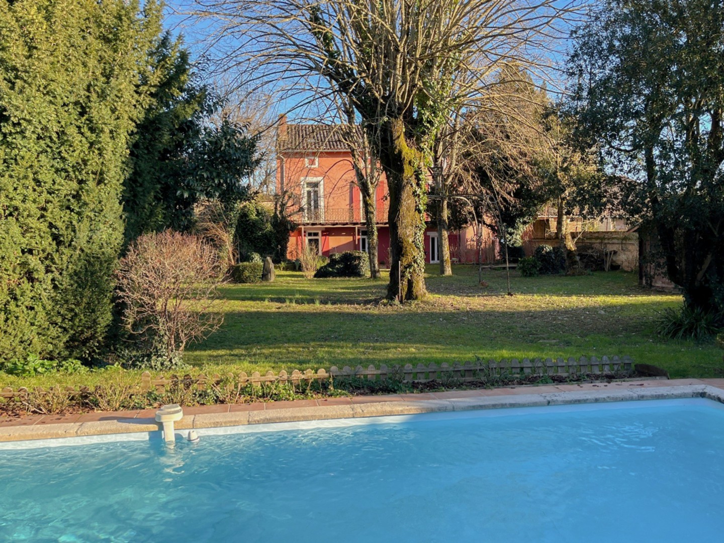 Maison de maitre de 450m2 sur beau terrain avec piscine