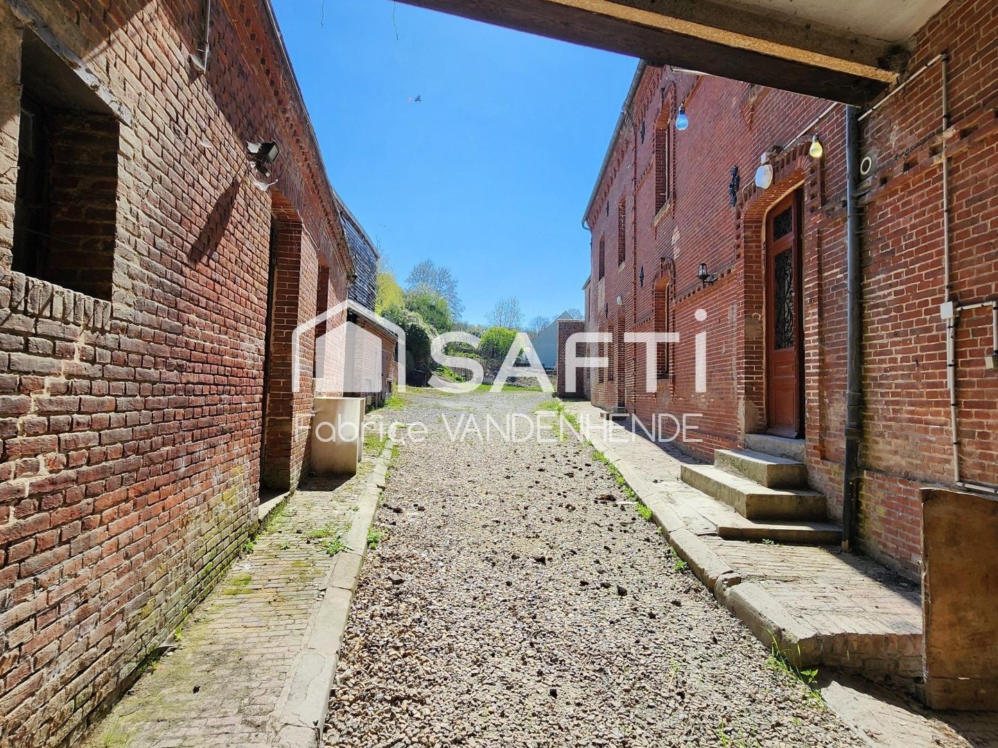 Maison à vendre - 7 pièces - 214m2 - Rozoy-Sur-Serre (02360)