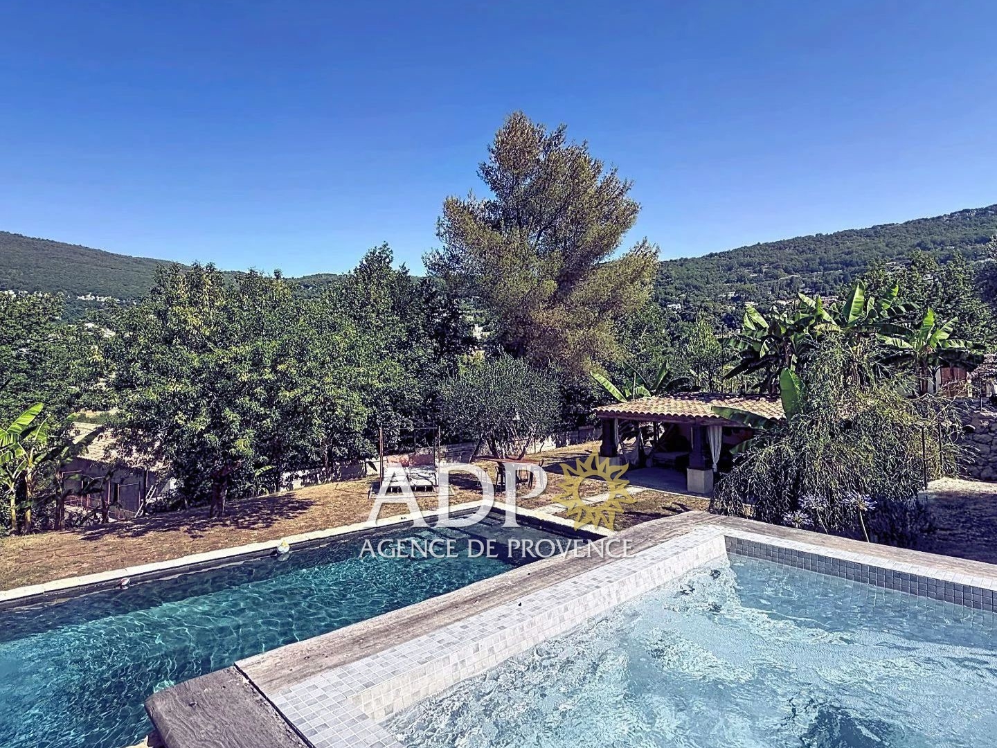 Maison 8 pièces 227 m²