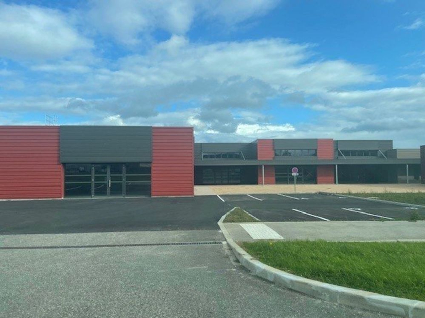 Locaux à vendre - 1341m2 - Sennecey-Le-Grand (71240)