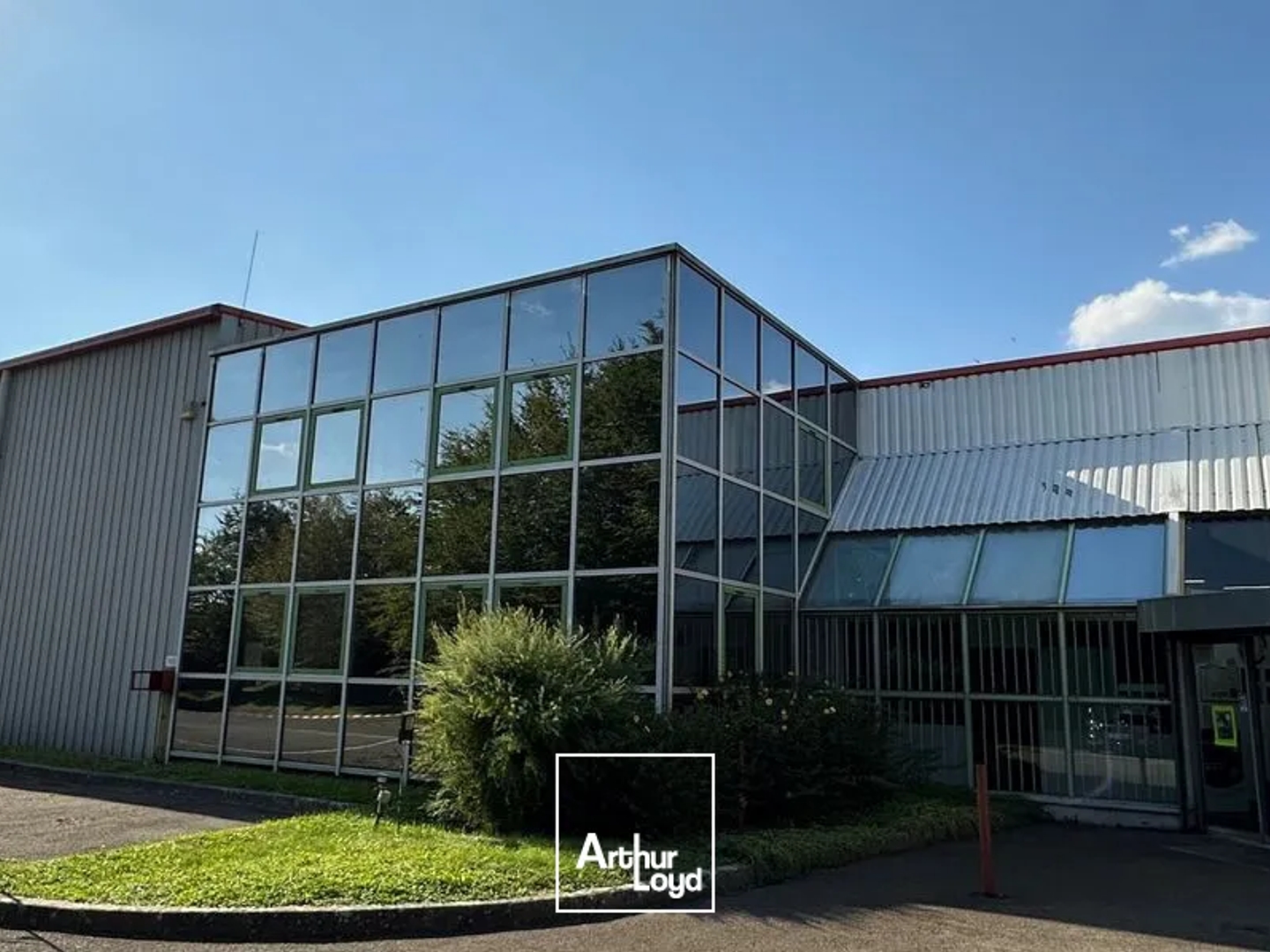 Locaux à vendre - 3077m2 - Trappes (78190)