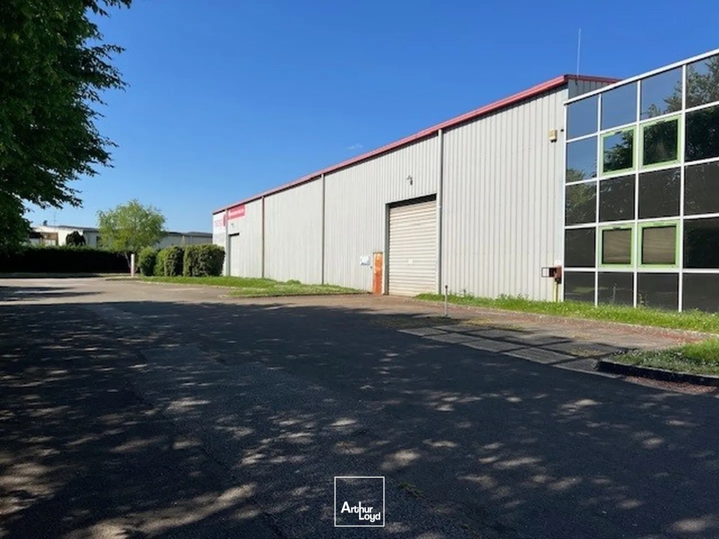 Locaux à vendre - 3077m2 - Trappes (78190)