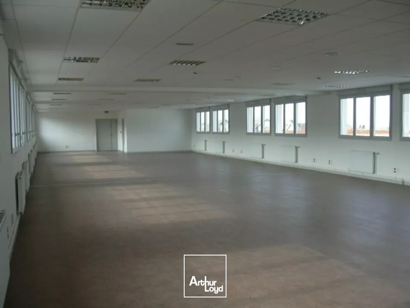 Locaux à vendre - 1680m2 - Montceau-Les-Mines (71300)