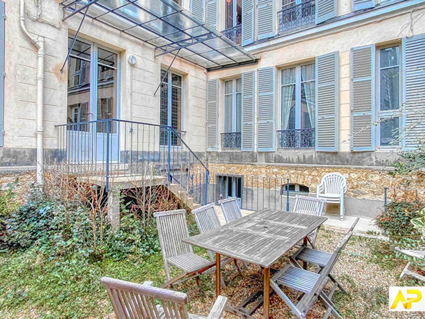 Versailles Notre-Dame Les Prés appartement 4 pièces 104m² situé au 2ème étage avec ascenseur