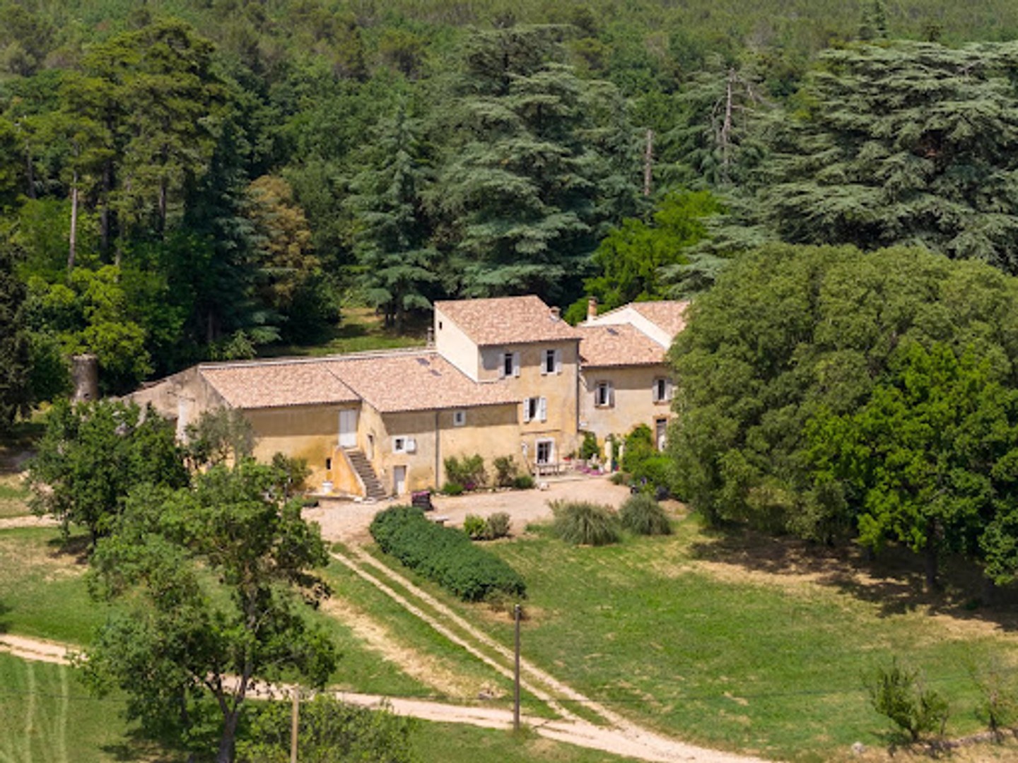Maison à vendre - 24 pièces - 582m2 - Nans-Les-Pins (83860)