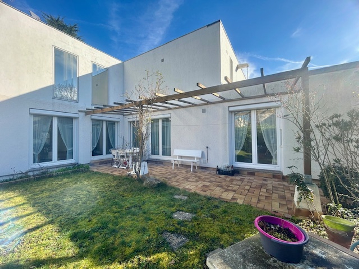 Saint-Michel-sur-Orge - REZ-DE-VILLA de type F6 - Résidence Villagexpo - 134 M2 HAB - 4 CHAMBRES
