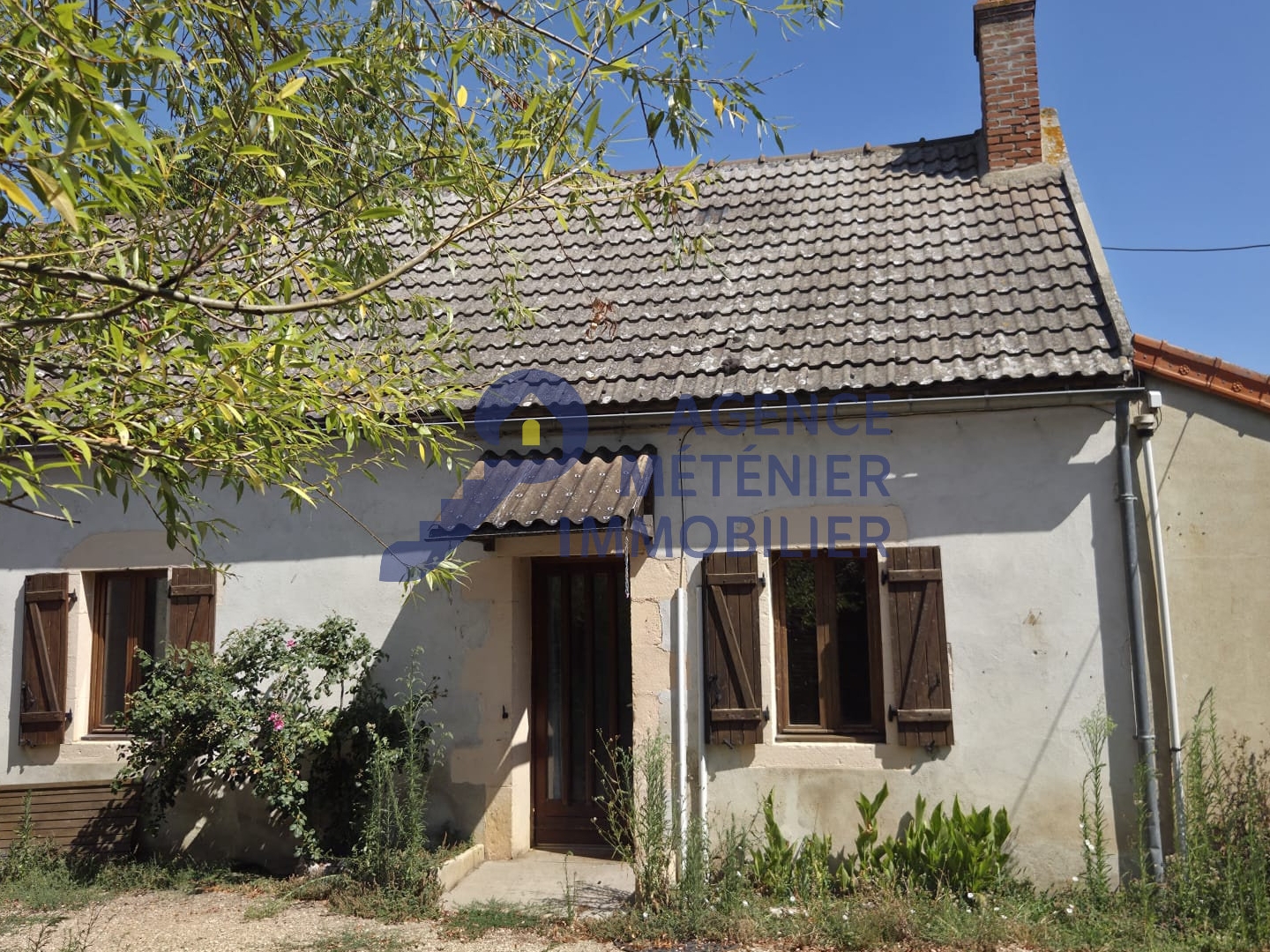 Maison de bourg avec dépendances et beau terrain à Paray-sou