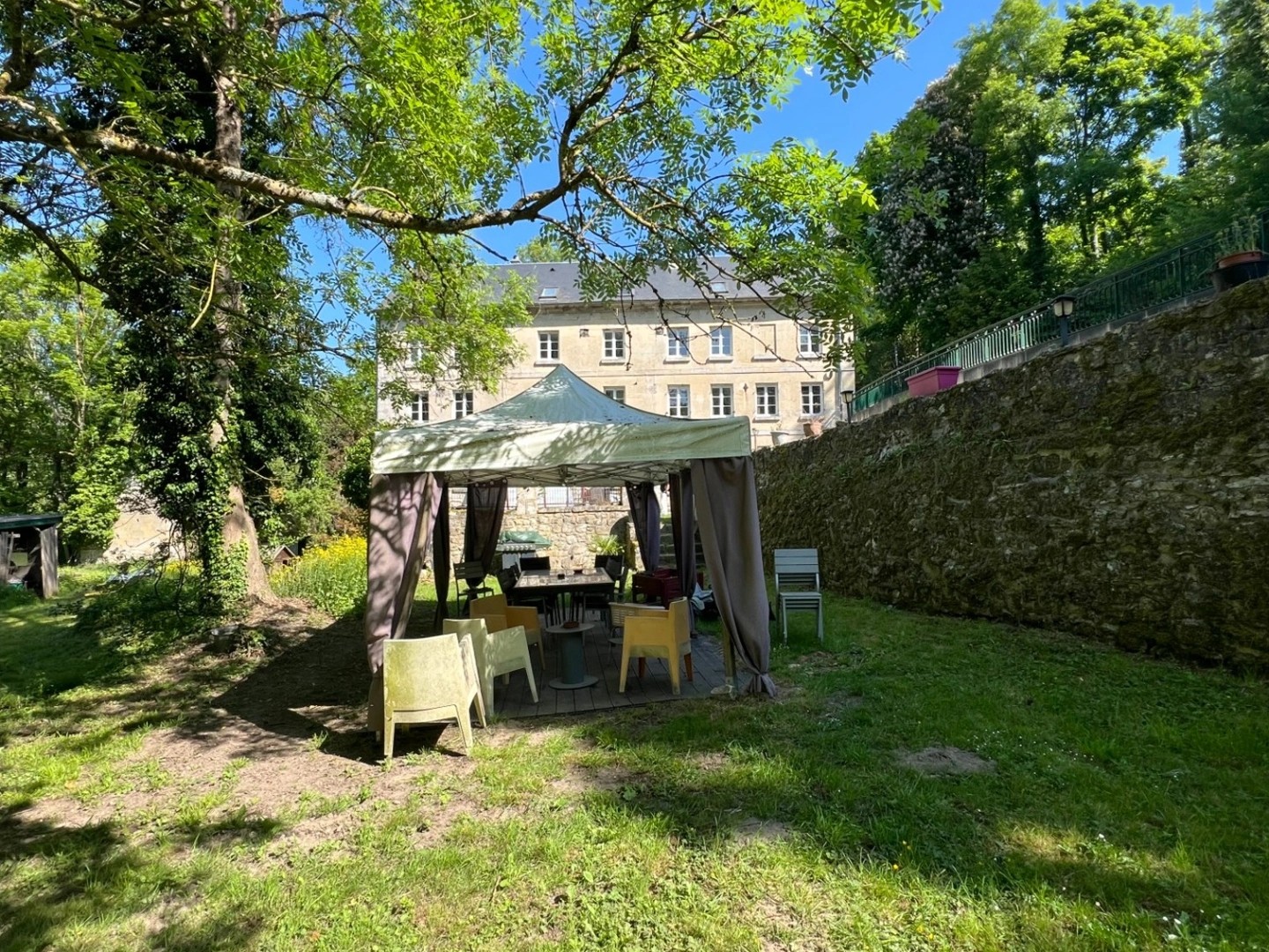 DUVY/CREPY EN VALOIS (60) Ancien moulin du XIIIe siècle - 600 m² habitables - 7000 m² de terrain -