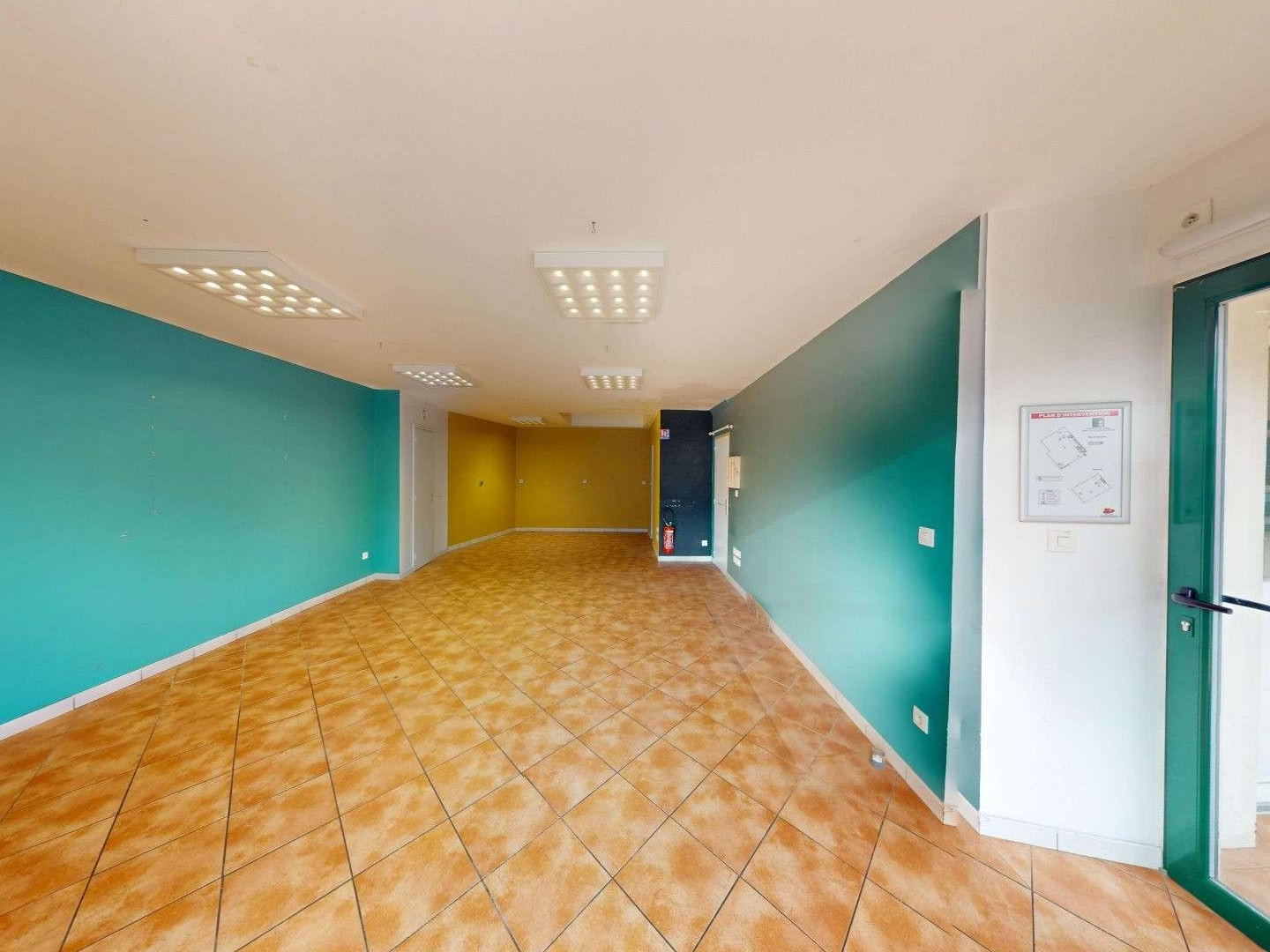 Commerce 1 pièce 71 m²