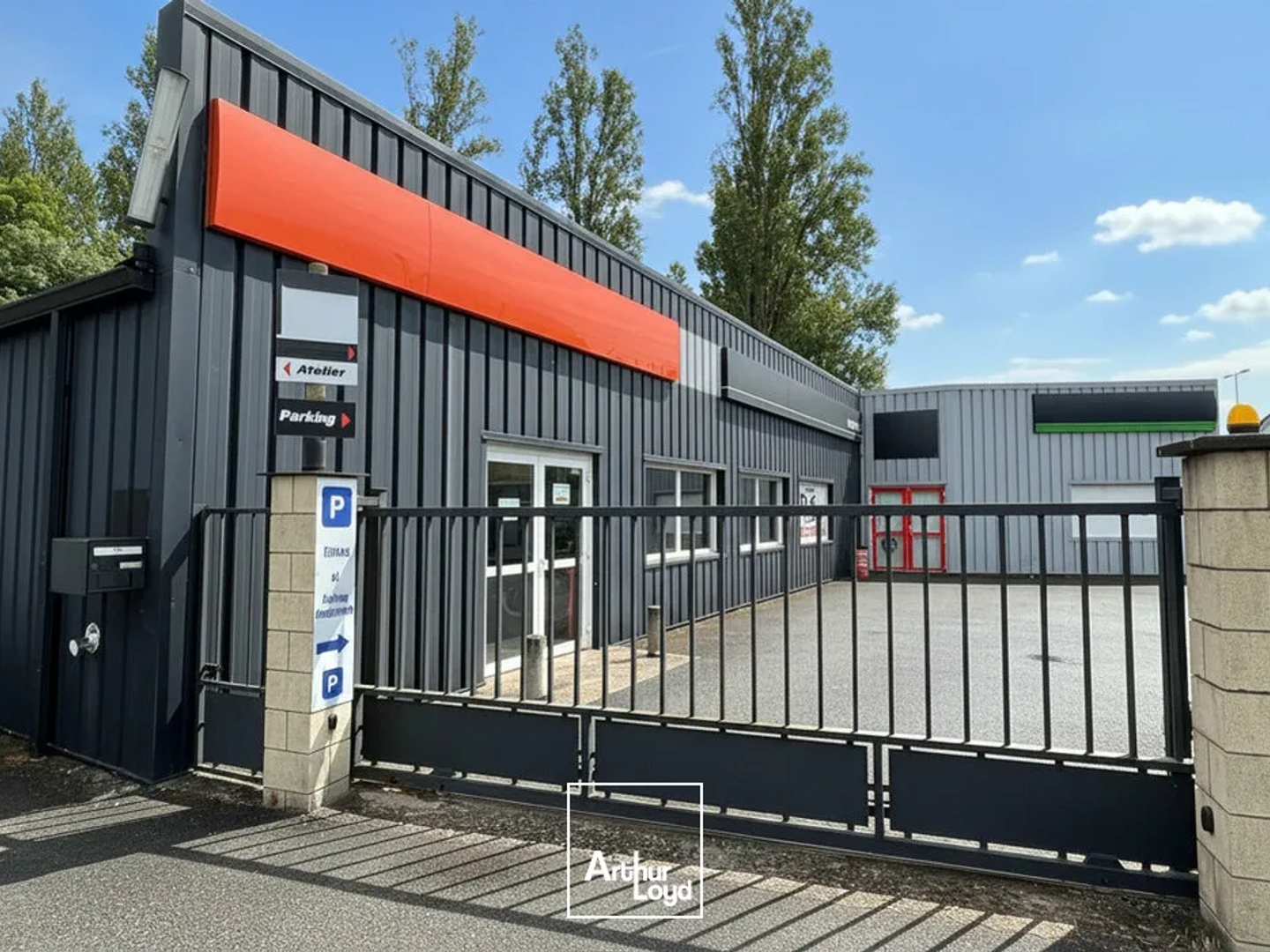 Locaux à vendre - 750m2 - Bourges (18000)