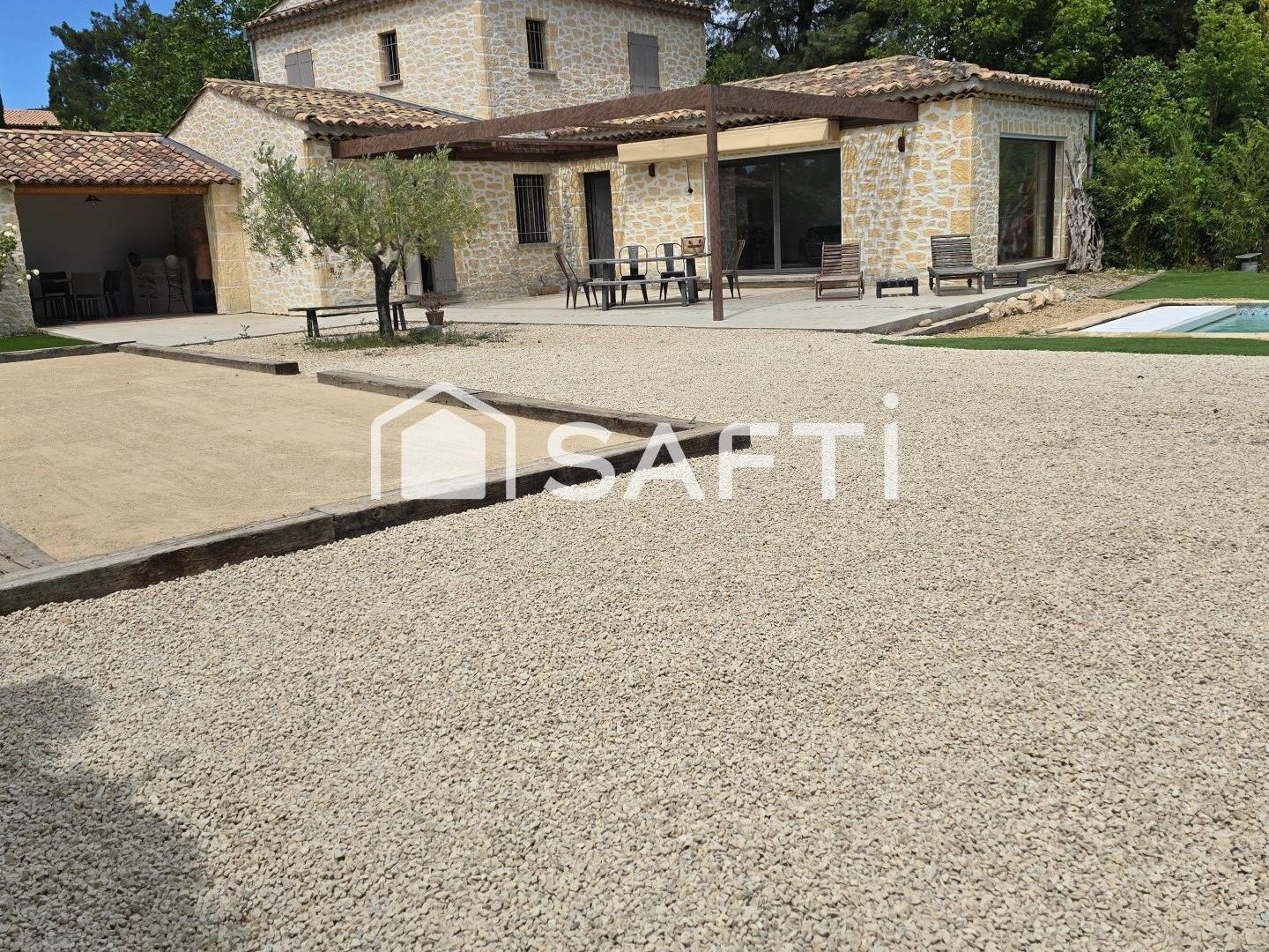 Maison d'Exception avec Piscine, Cuisine d'Été et Terrain de Pétanque - Coeur de la Provence