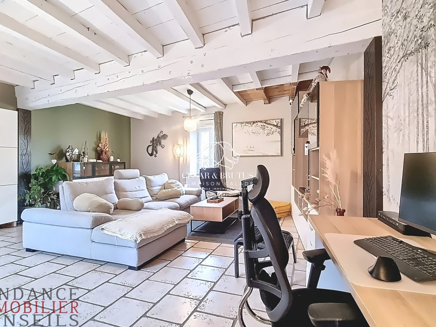 Maison à vendre - 9 pièces - 240m2 - Vaux-En-Beaujolais (69460)