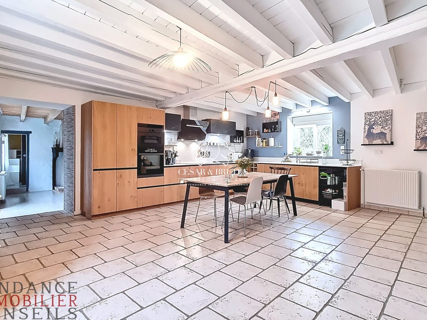 Maison à vendre - 9 pièces - 240m2 - Vaux-En-Beaujolais (69460)