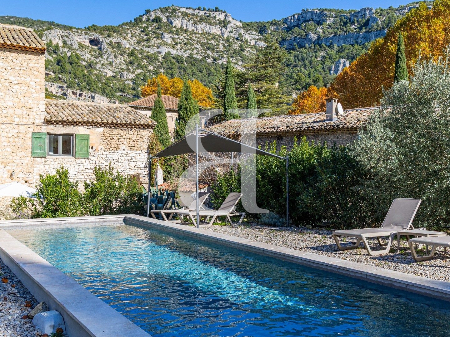 Maison à vendre - 7 pièces - 340m2 - Fontaine-De-Vaucluse (84800)