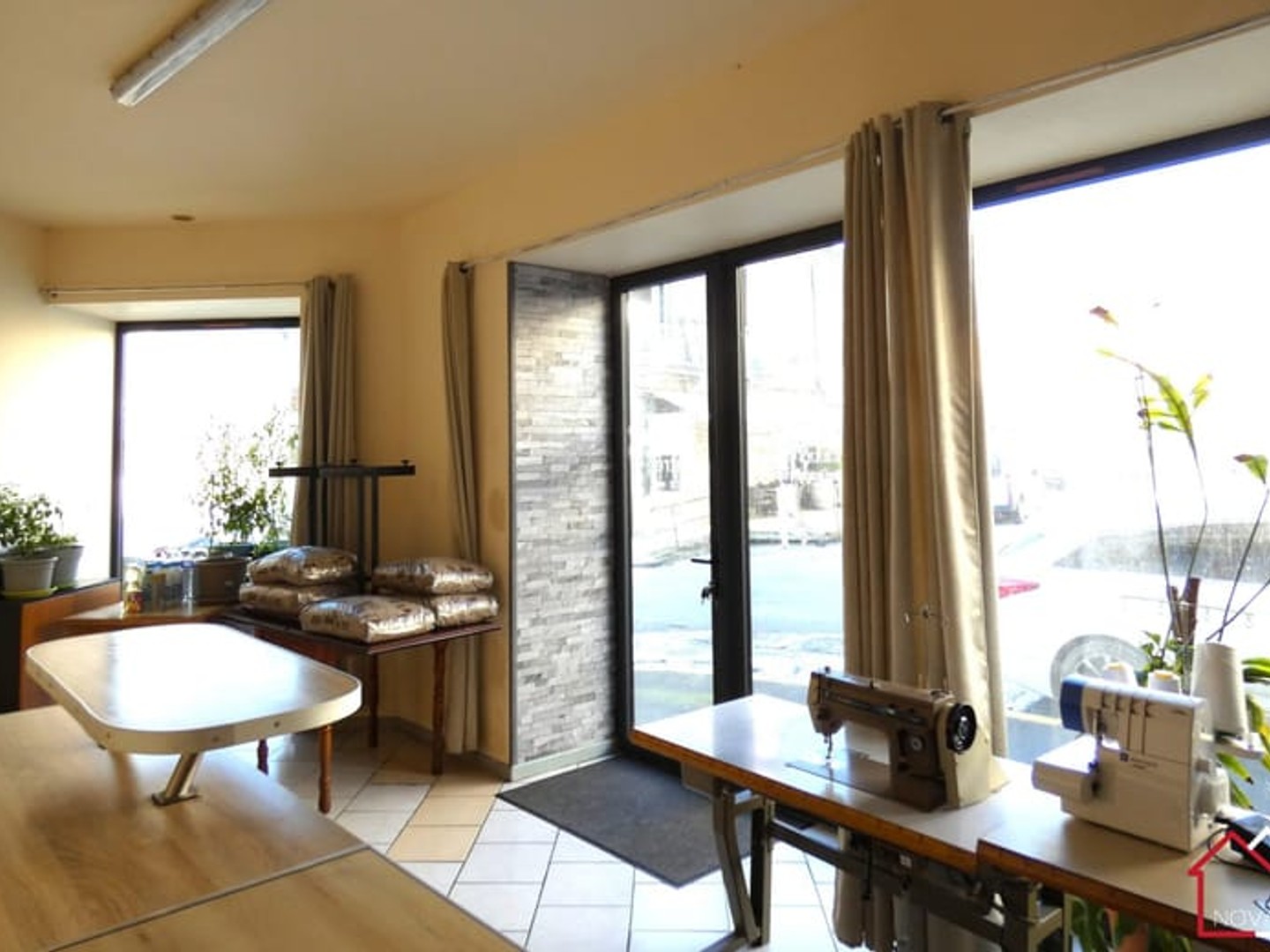Local commercial 3 pièces 98 m²
