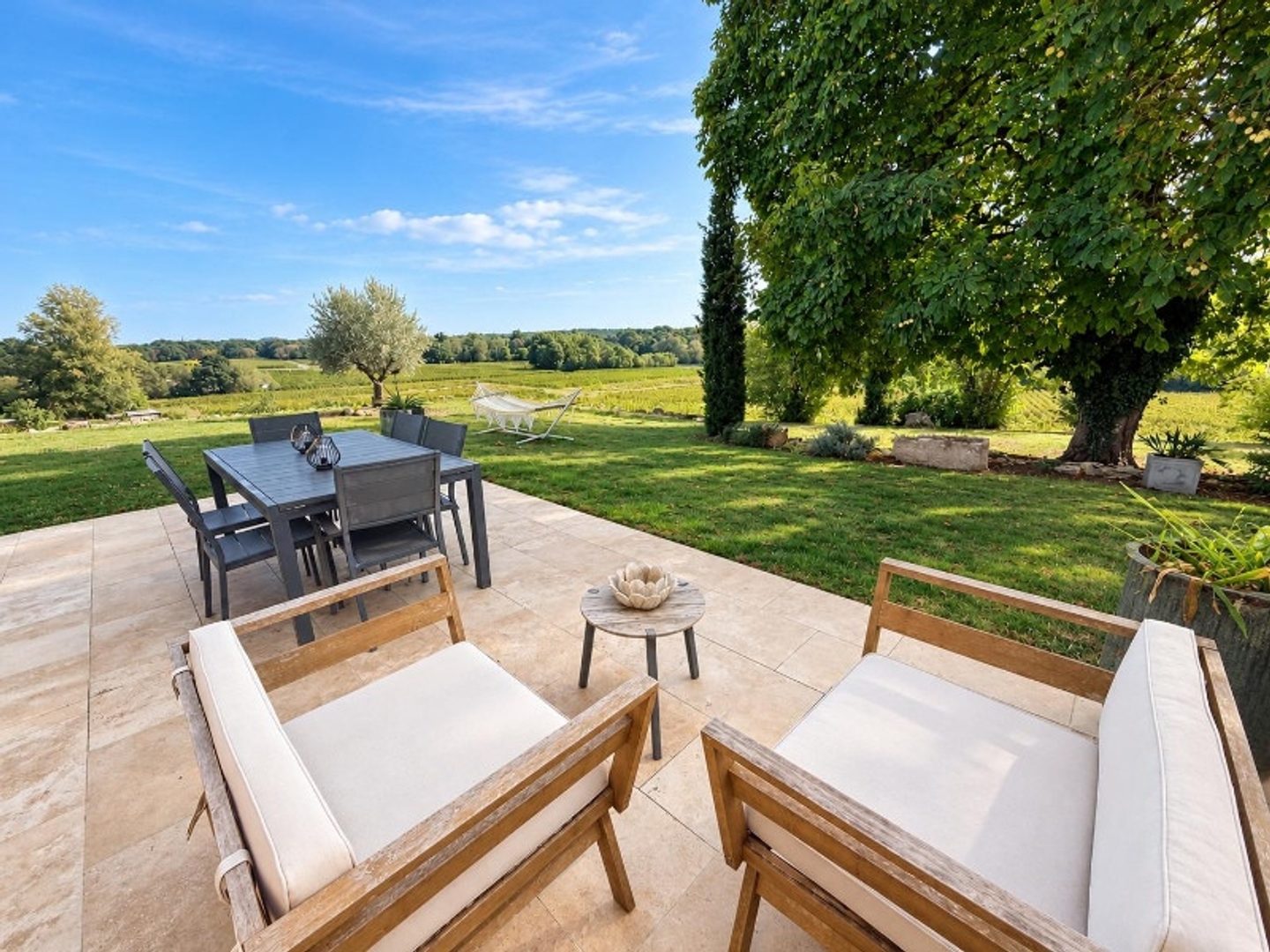 Maison en pierre à Lussac – 205 m² – Vue panoramique – 4 chambres – Gîte indépen