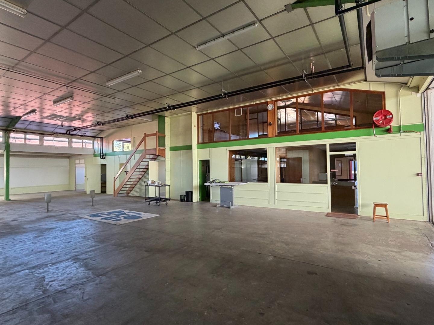 Magasin à vendre - 12 pièces - Charnay-Lès-Mâcon (71850)
