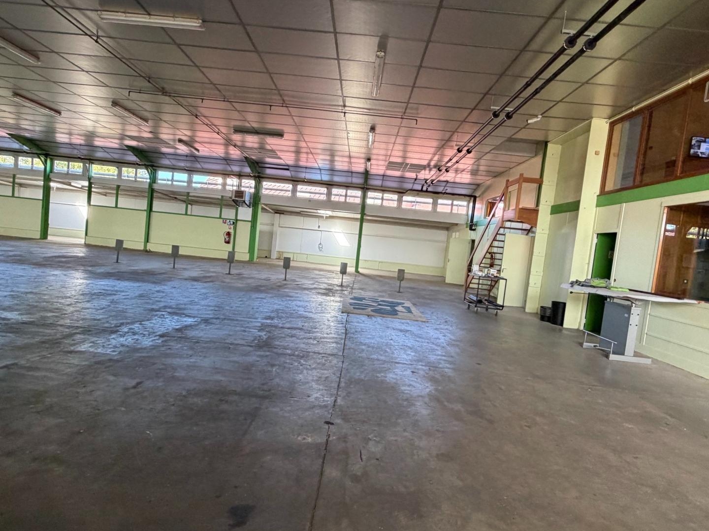 Magasin à vendre - 12 pièces - Charnay-Lès-Mâcon (71850)