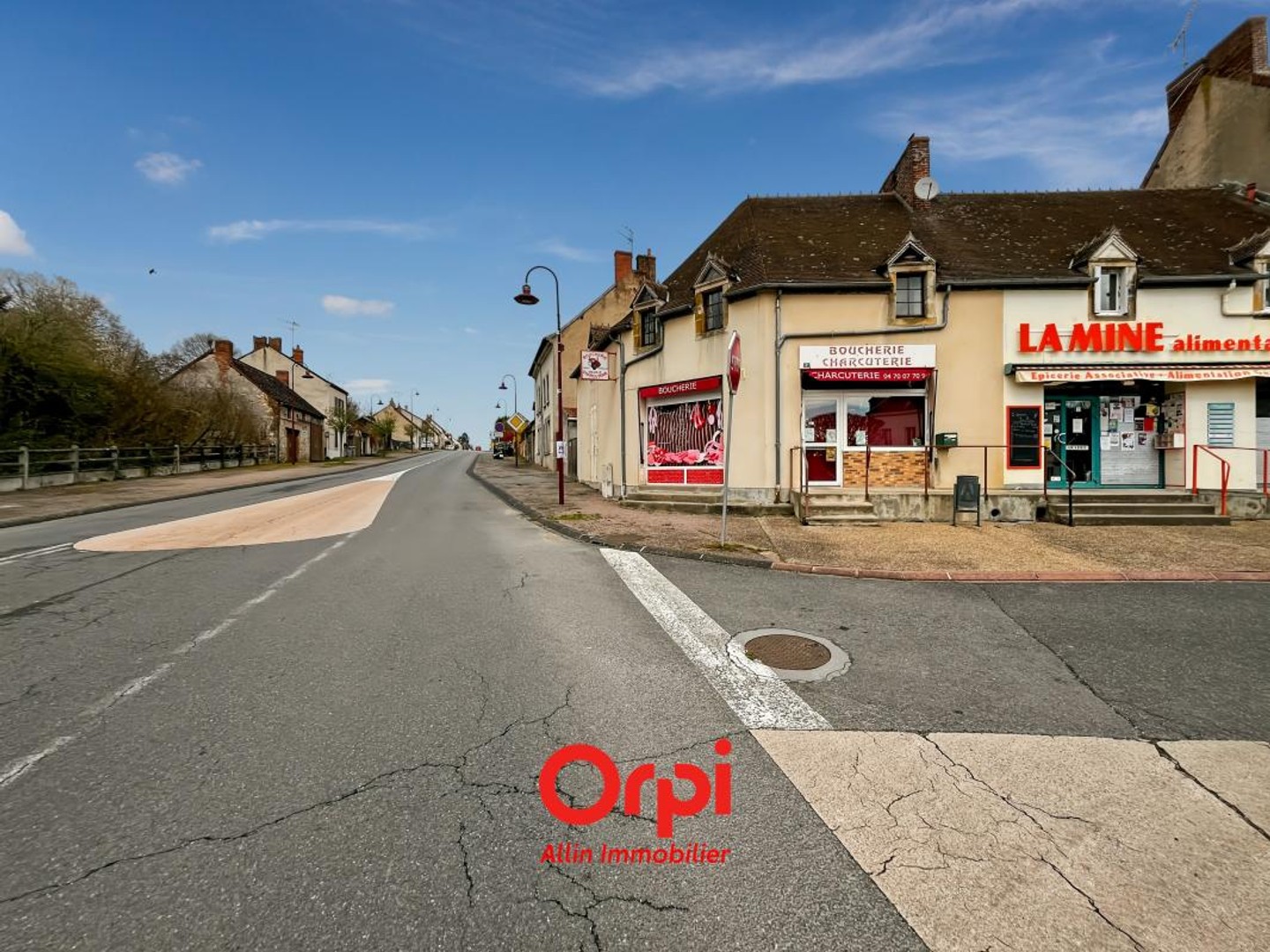 Bien à vendre avec un commerce loué