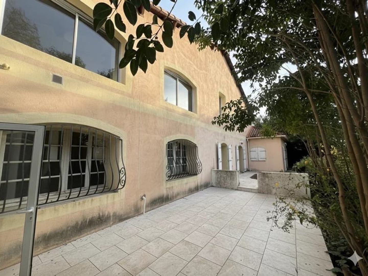 Maison à vendre - 6 pièces - 199m2 - Nîmes (30900)