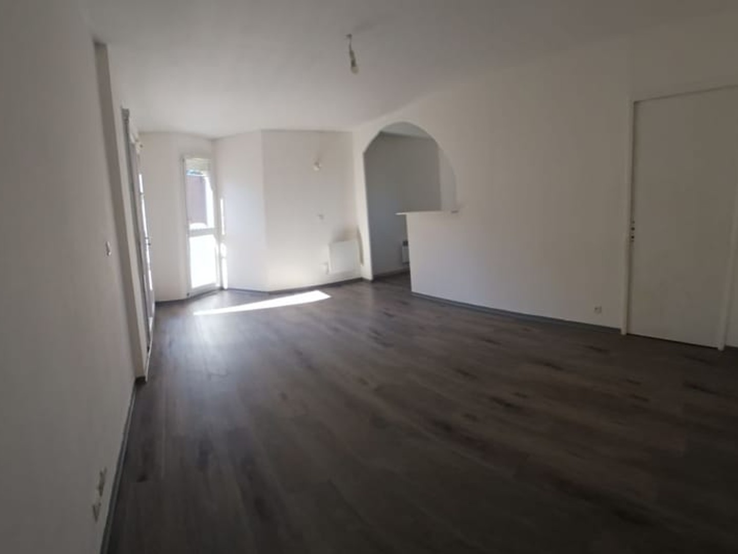 Excellent rapport qualité prix T4 traversant E/O de 81m² avec terrasse au 3ième et dernier étage