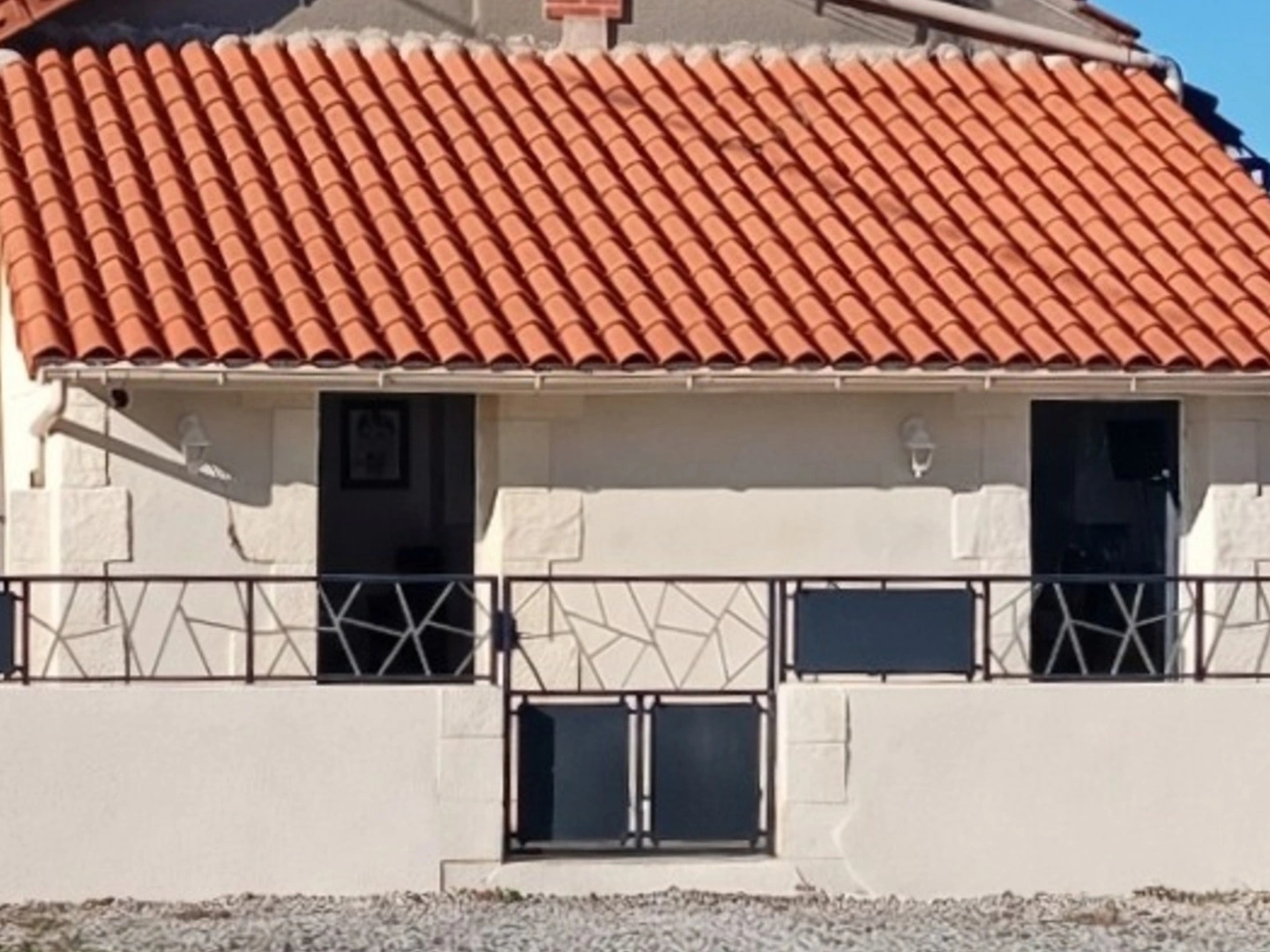 Maison + 2 appartements (T2)