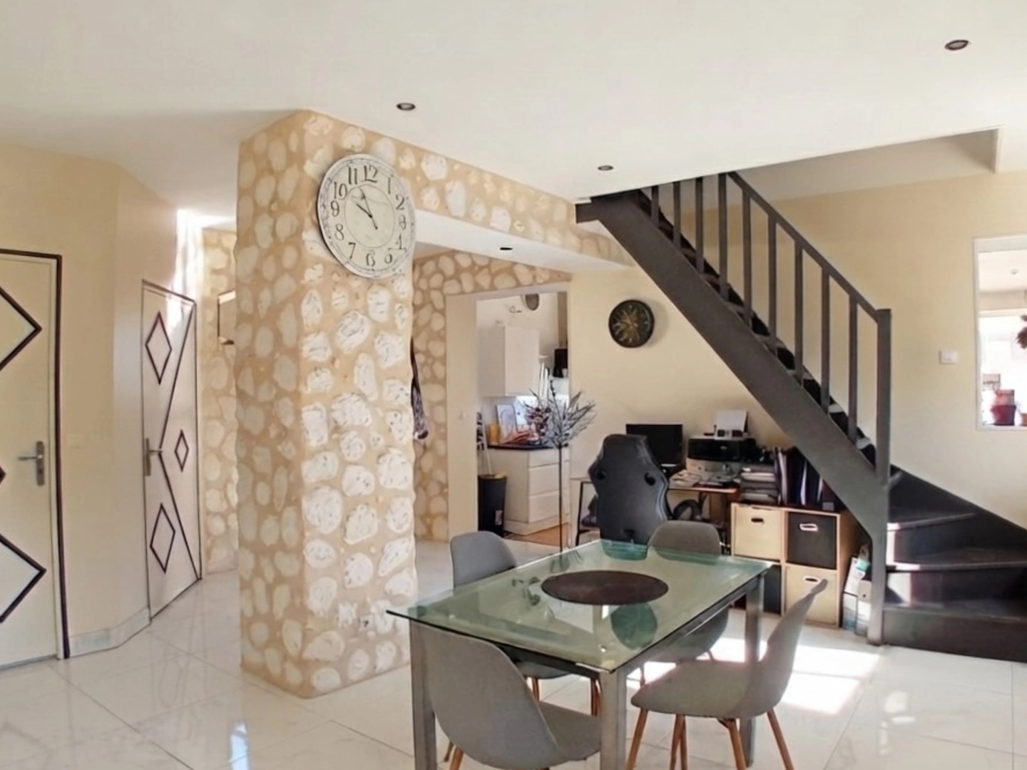Maison à vendre - 9 pièces - 216m2 - Terres-De-Haute-C... (16270)