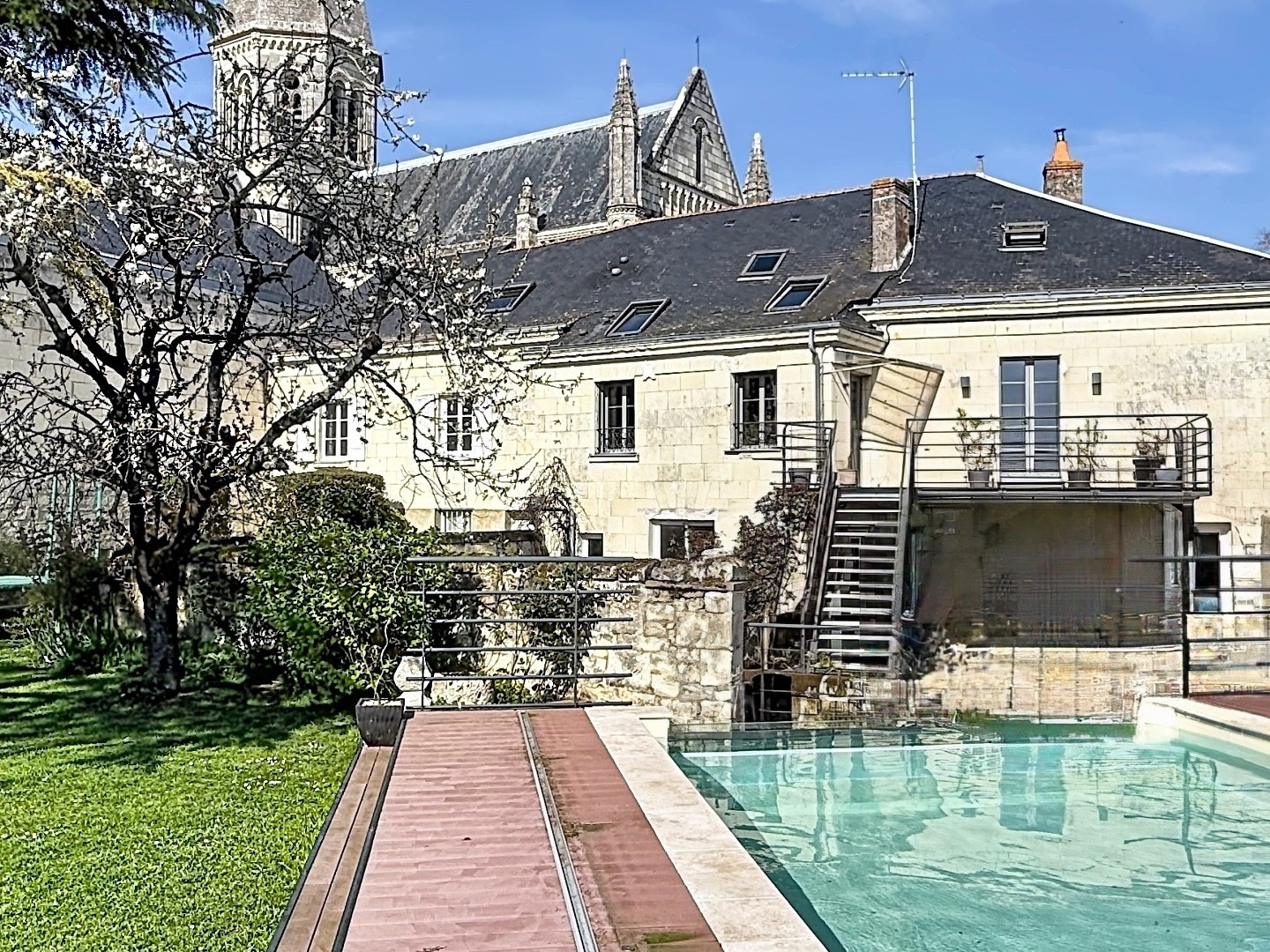 Maison 10 pièces 340 m²