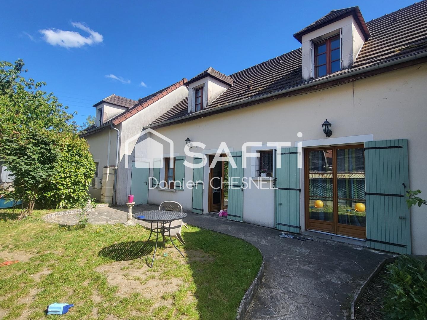 Maison à vendre - 6 pièces - 146m2 - Saint-Amand-Montrond (18200)