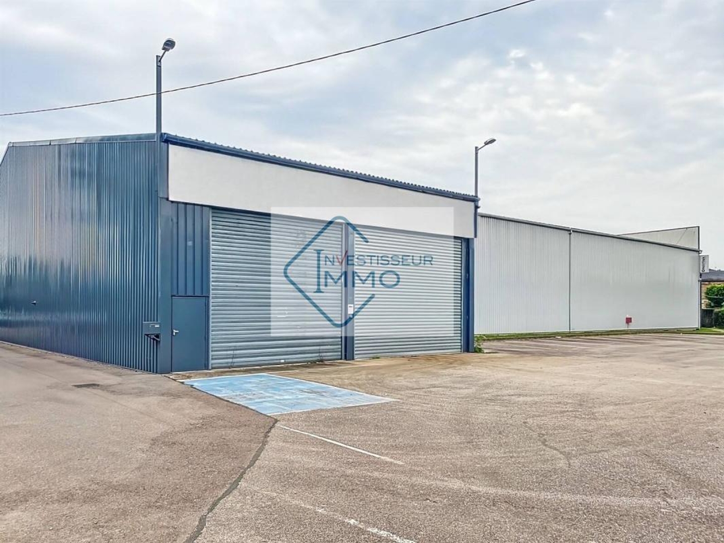 Vente entrepôt 1 540 m² + bureaux - La Saussaye 27