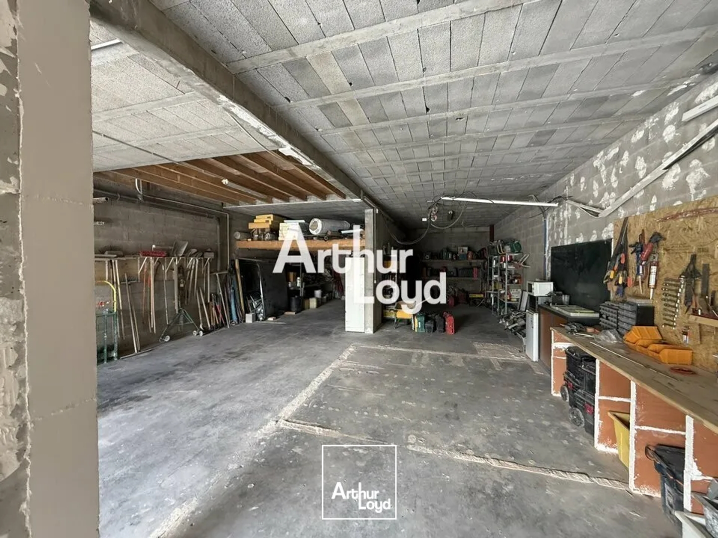 Local d'activité avec bureaux à vendre - 300 m² - Le Muy