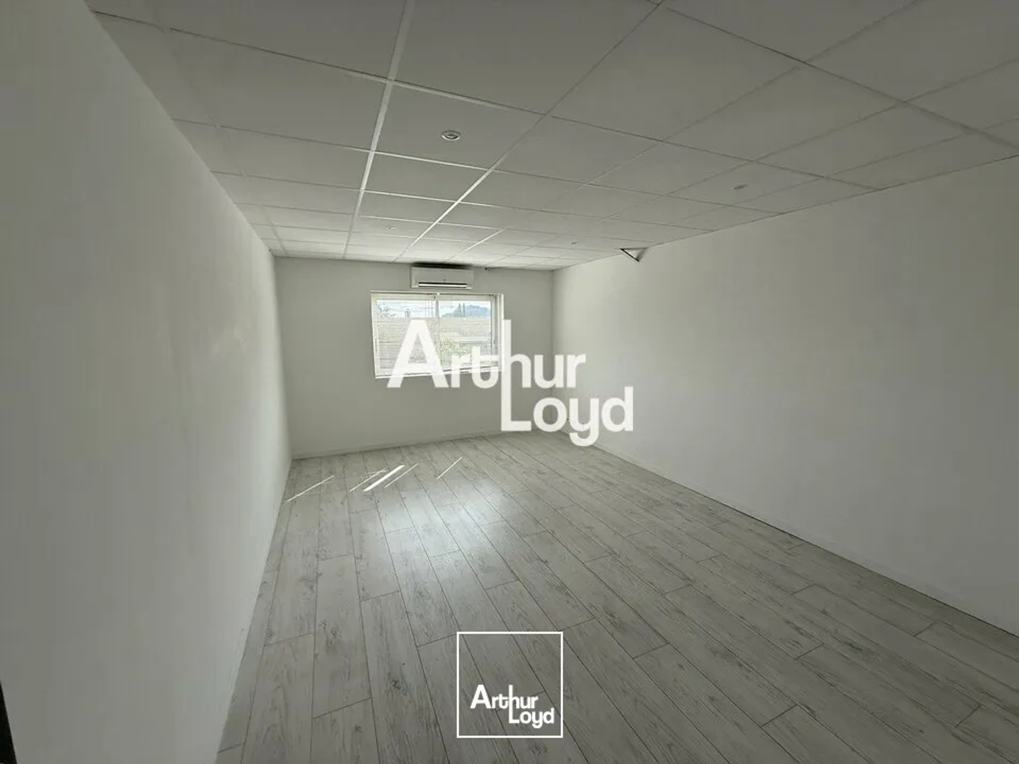 Locaux à vendre - 300m2 - Le Muy (83490)