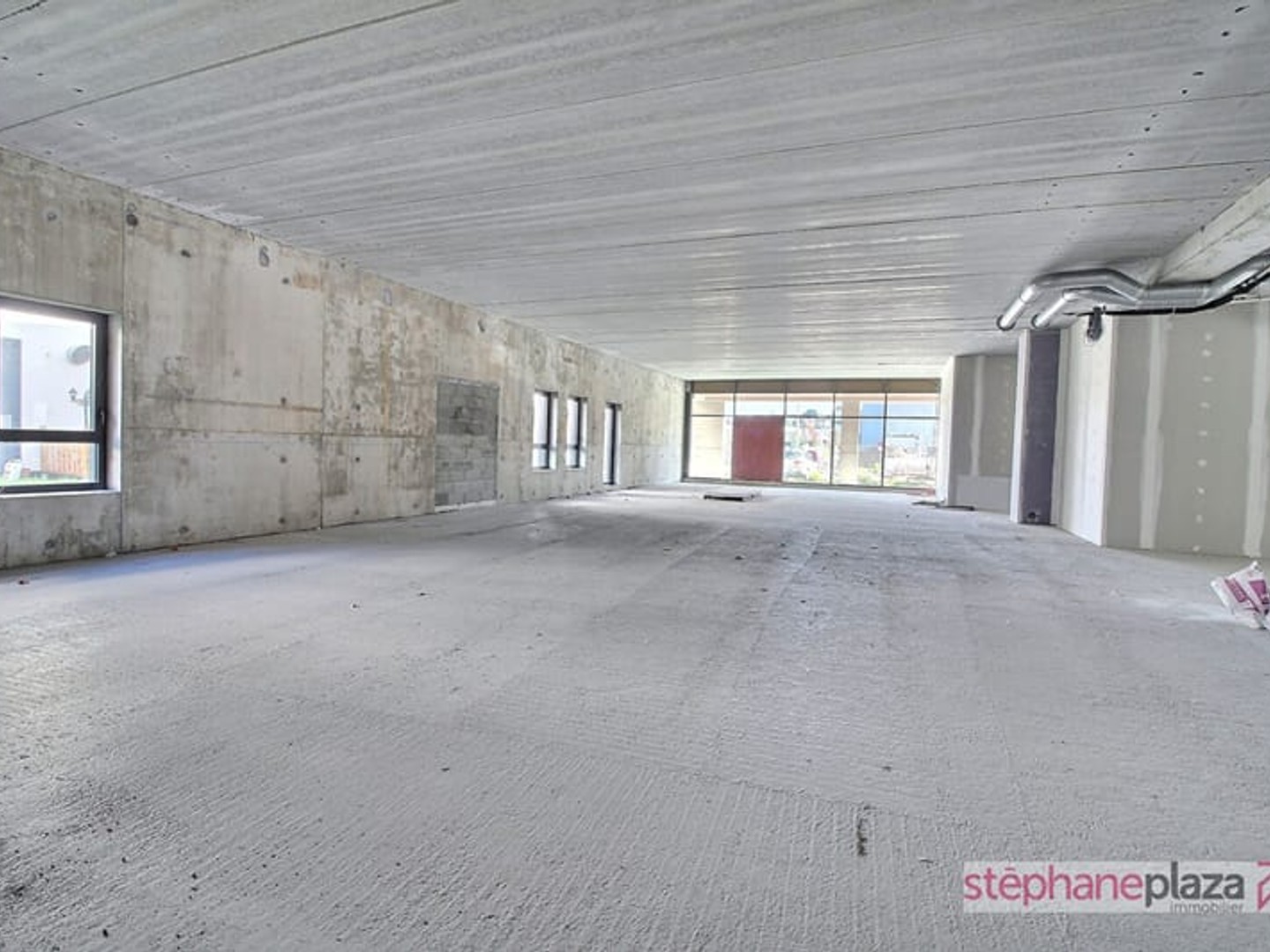 Local commercial neuf 110m2 - Liivré Brut et fluides en attente - Activité Restauration ou Bureaux Professions Libérales