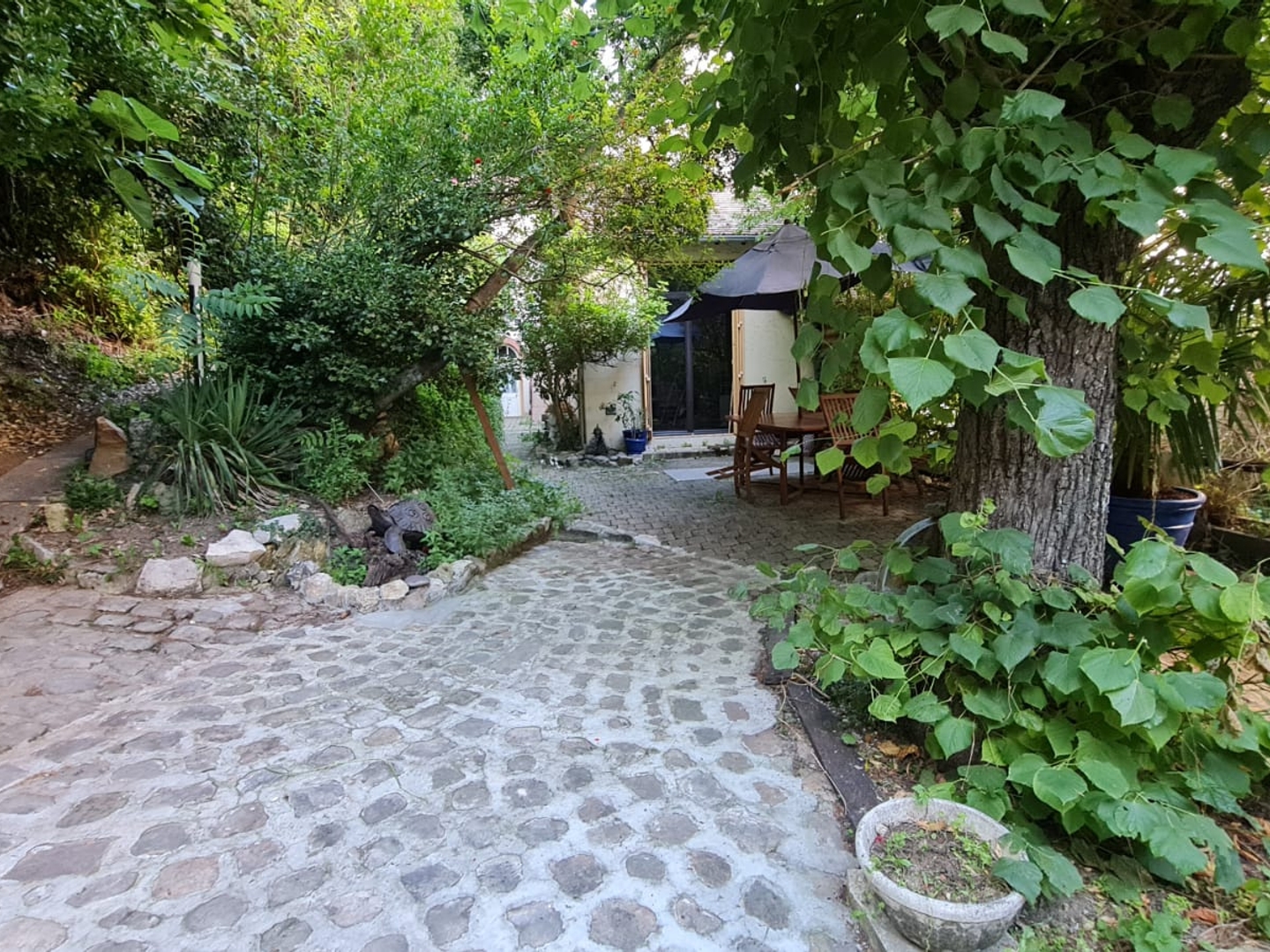 Charmant appartement T5 avec séparation dans un Cadre Verdoyant - Potentiel Locatif Élevé