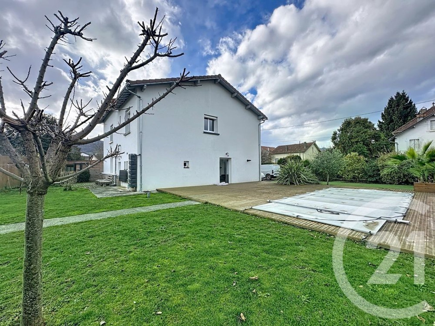 Maison 8 pièces 351 m²