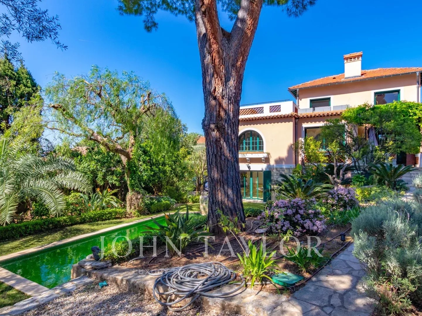 Maison à vendre - 6 pièces - 242m2 - Antibes (06160)