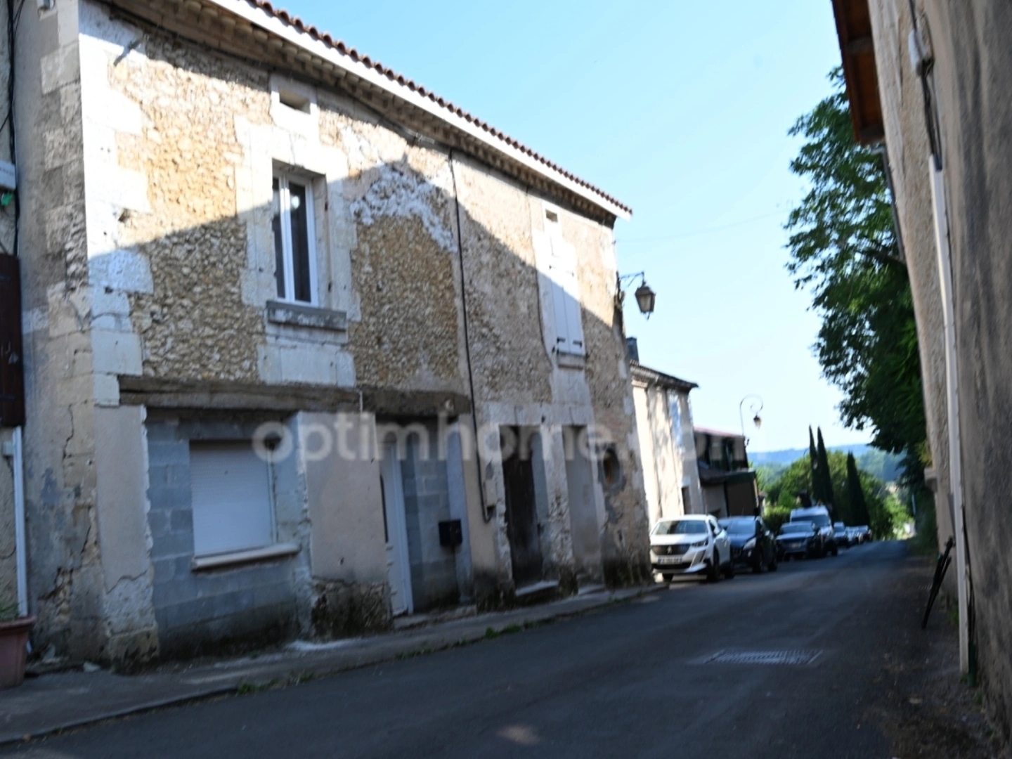 Maison en pierre avec deux logements, terrasse panoramique et potentiel exceptionnel à DOUZILLAC (24)