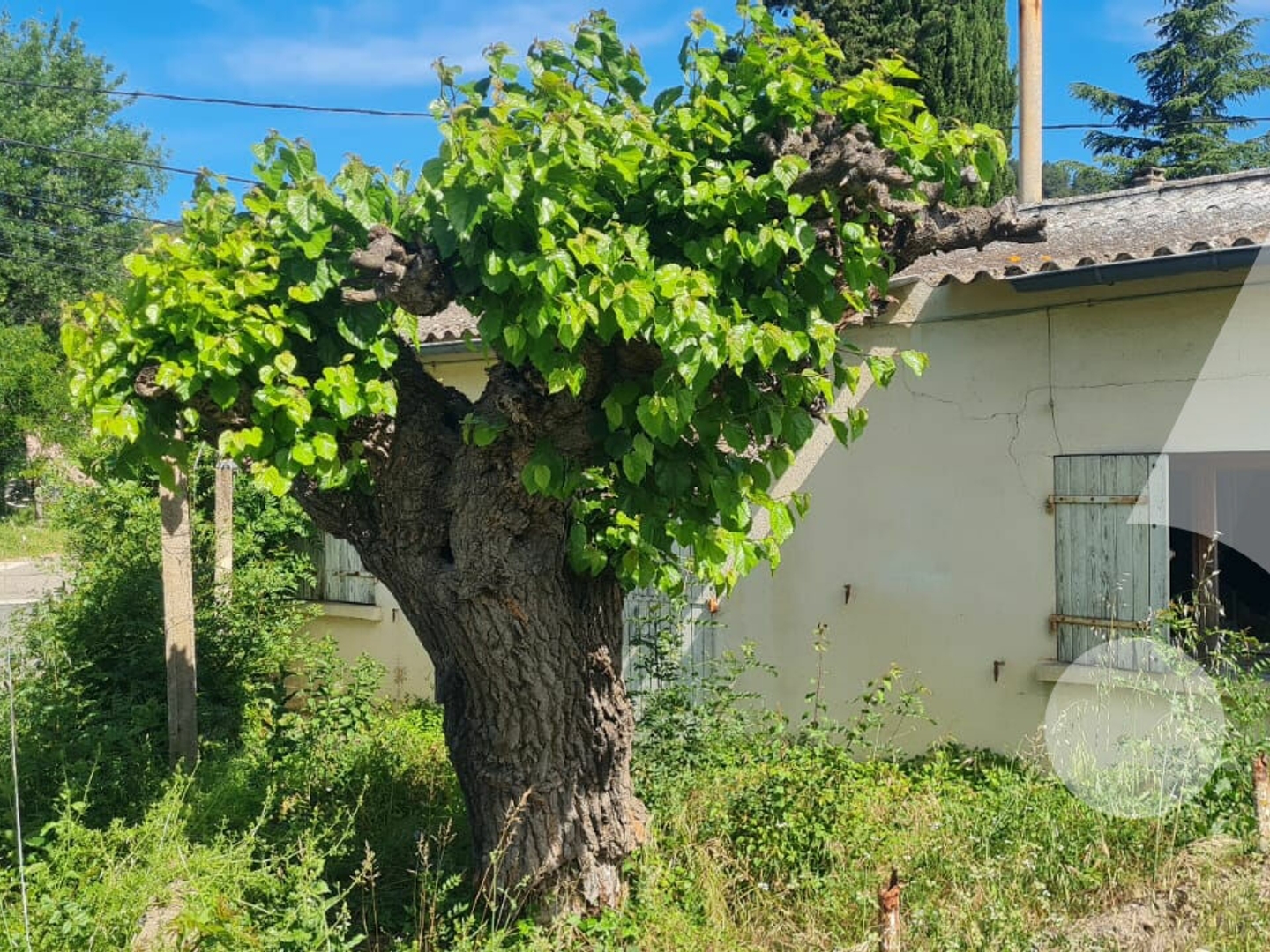 Maison mitoyenne à rénover-58 m² -Terrain de 316 m² -Salernes