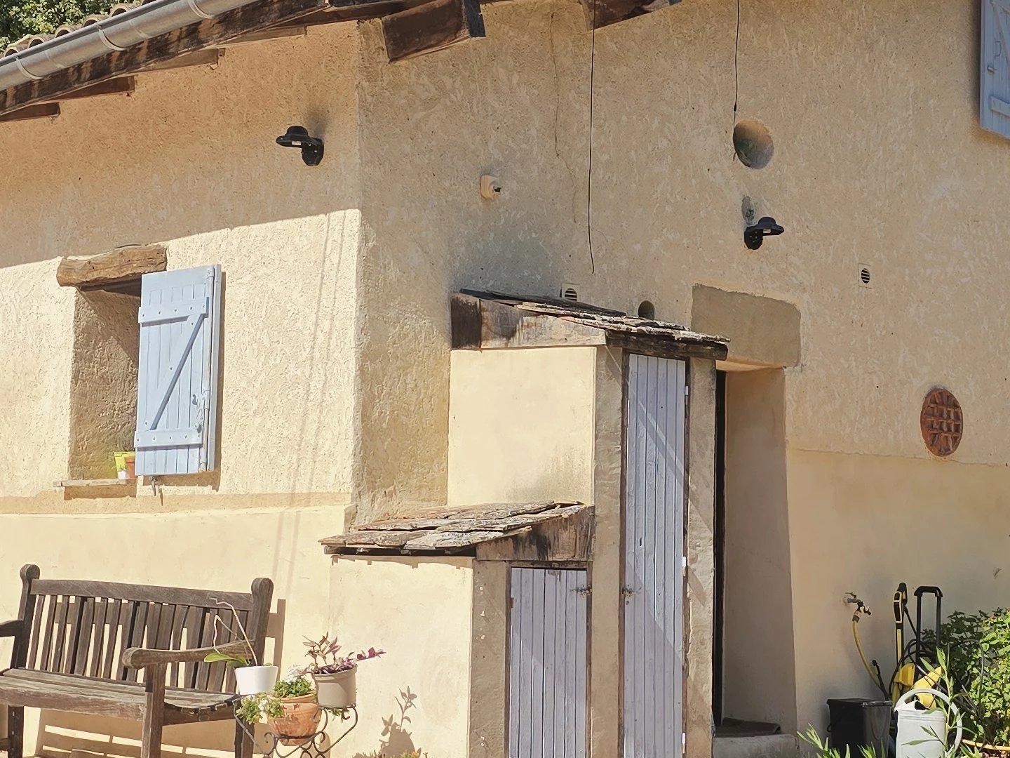 Charmante maison familiale avec dépendances dans un cadre paisible