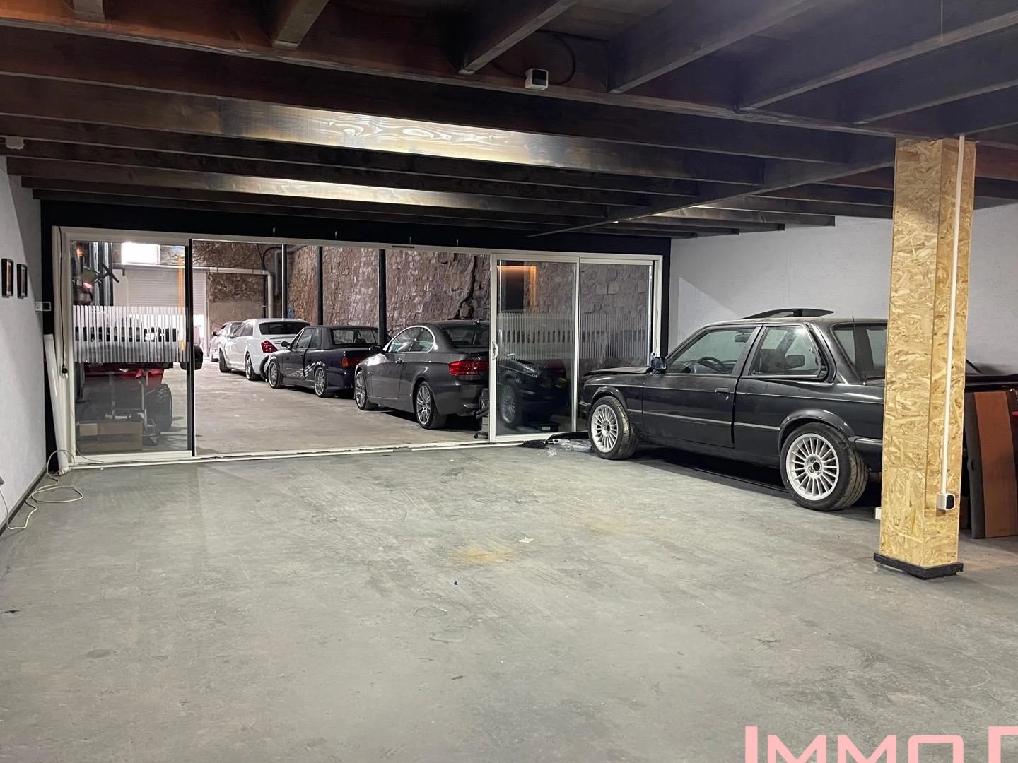 Local 300 m²