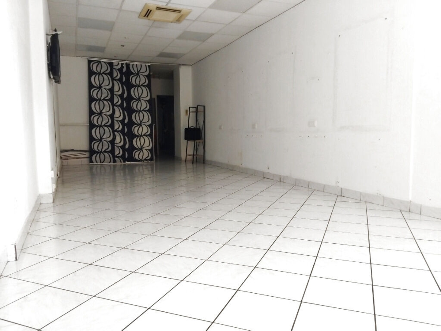 Magasin à vendre - 42m2 - Hyères (83400)