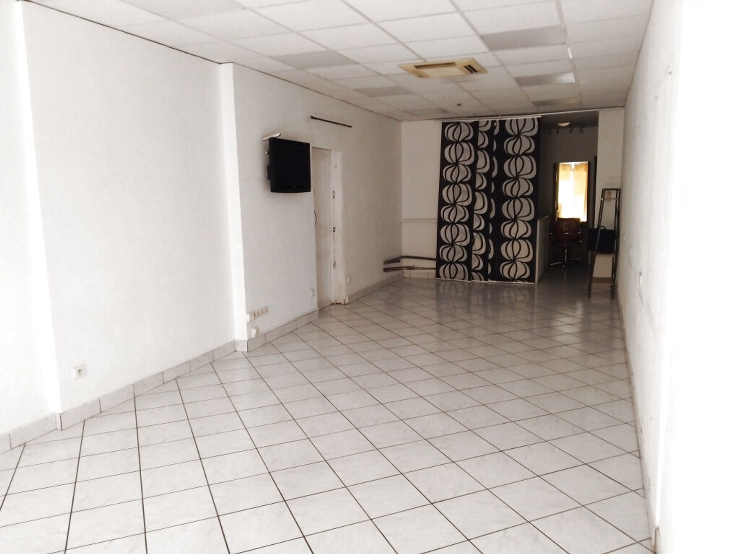 Magasin à vendre - 42m2 - Hyères (83400)