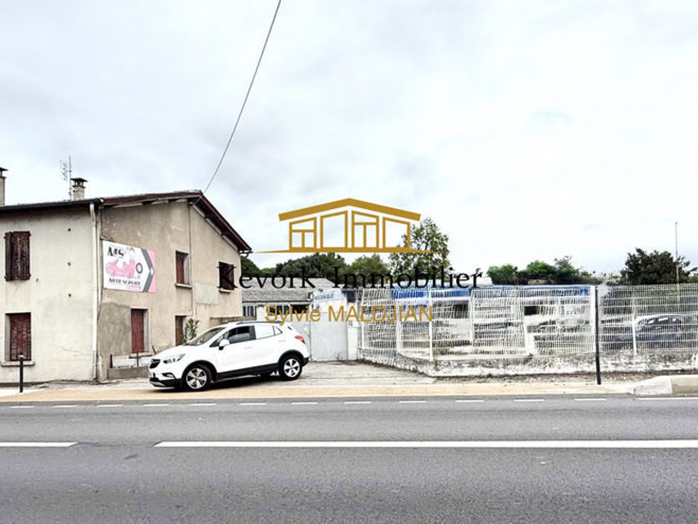 LOCAUX COMMERCIAUX ET HABITATION