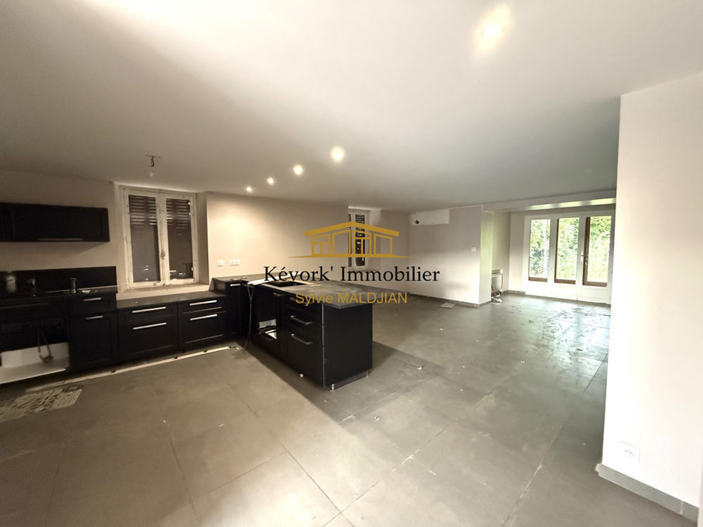 Appartement à vendre - 8 pièces - 142m2 - Tain-L'hermitage (26600)