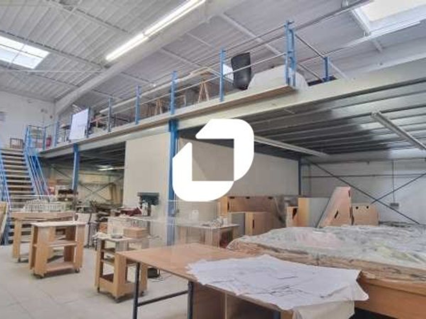 Locaux d'Activités - A VENDRE - 586 m² non divisibles